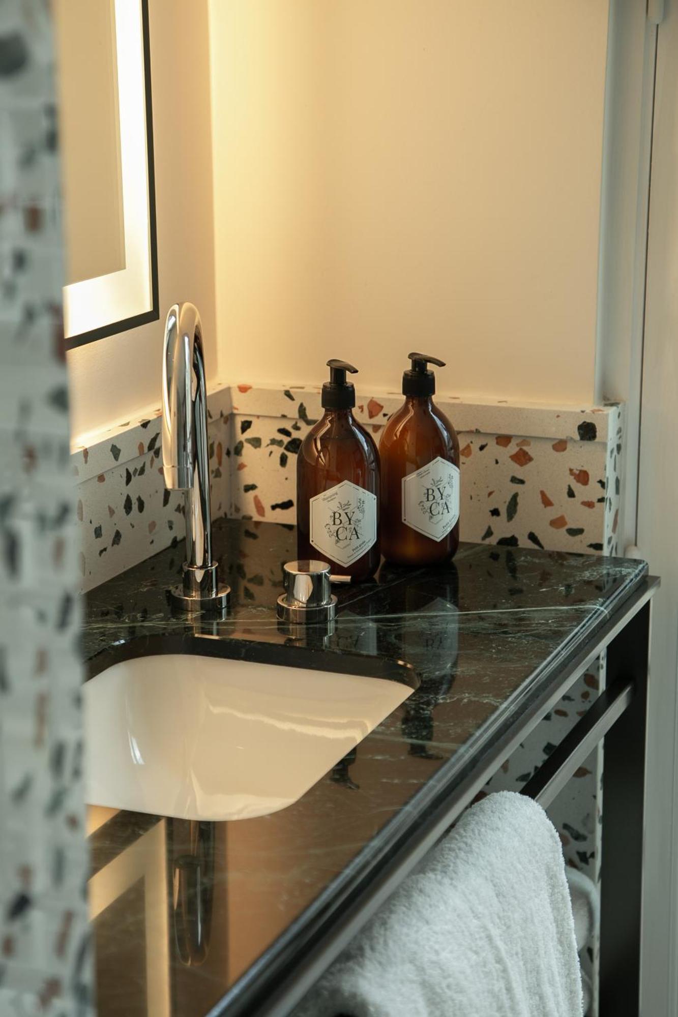 Hotel Le Ballu Paris Ngoại thất bức ảnh